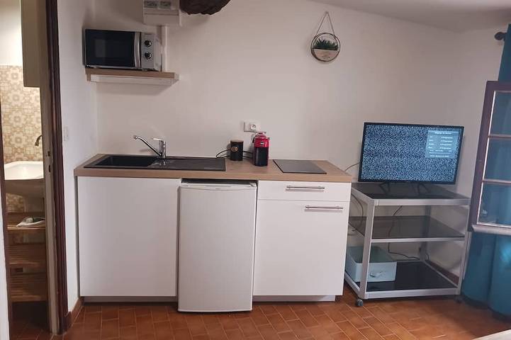 Ganze Wohnung, Atypical studio in the center of cabris village in Cabris, Mittelmeerküste (Frankreich)