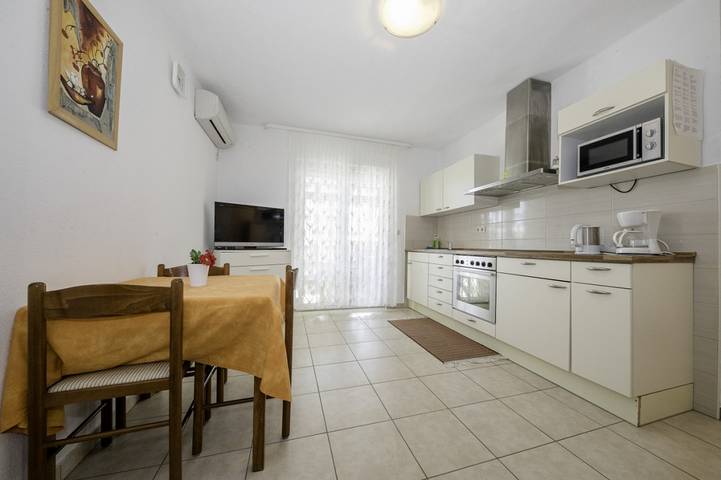 Ferienwohnung für 3 Personen, mit Terrasse in Lopar