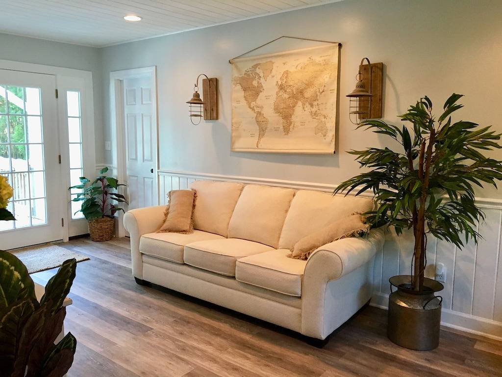 Blauer Bungalow in der Innenstadt, 5 Minuten zu Fuß von der Innenstadt entfernt in Mount Dora, Lake County