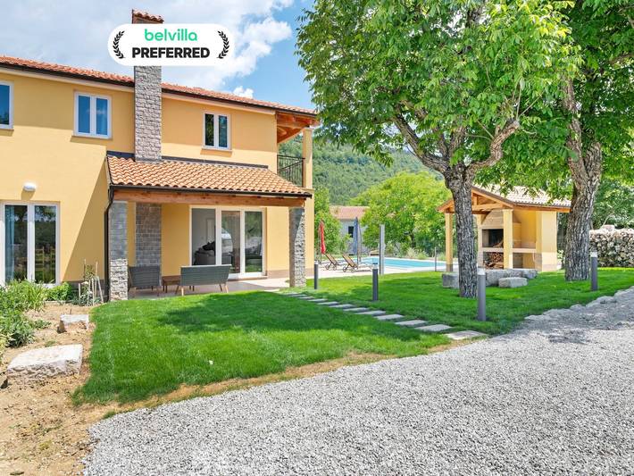 Ferieudlejning for 7 personer, med have og pool samt terrasse, husdyr tilladt i Kroatien