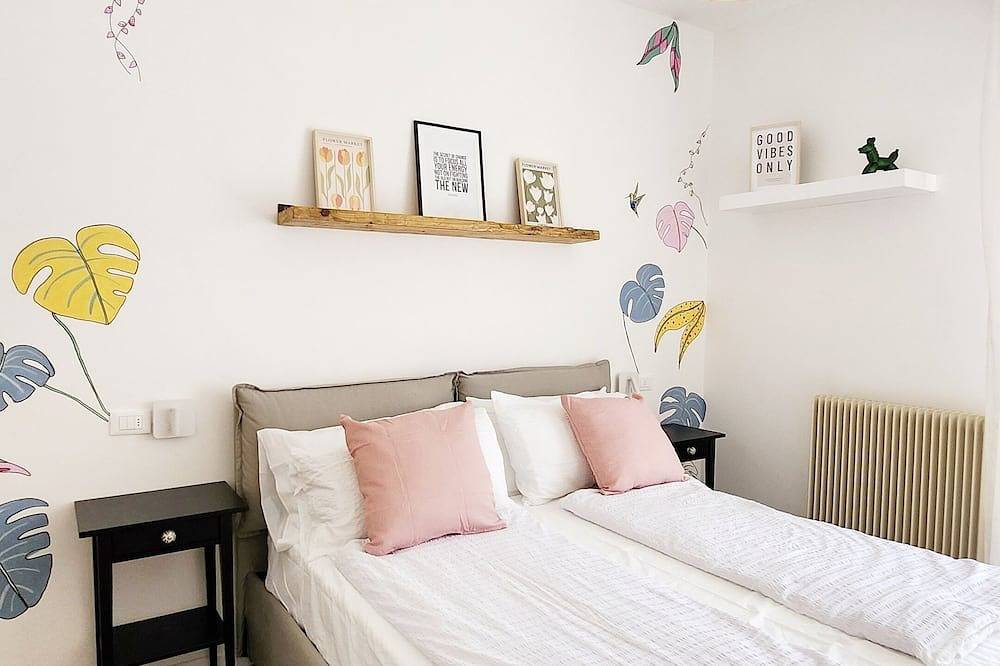 Ganze Wohnung, Two-bedroom apartment within walking distance of the beach in Torbole, Nago-Torbole