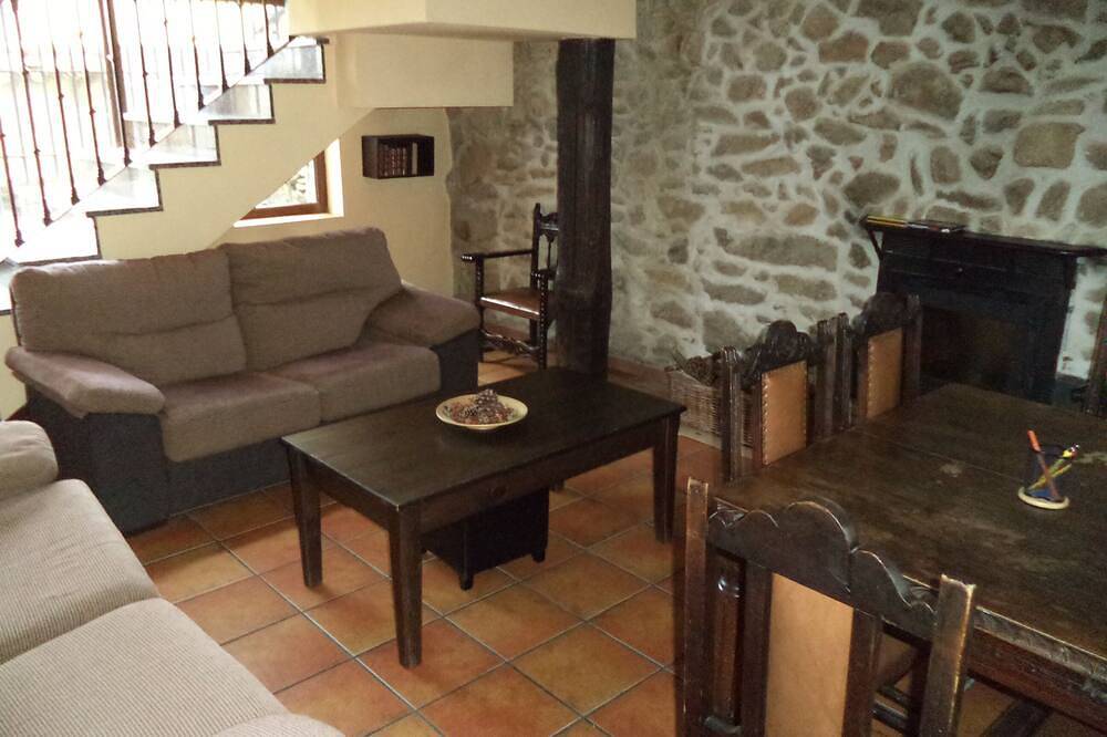 Casa Rural Los Tejados Cerca de la Estacion de Esqui de La Covatilla!! in Béjar, Salamanca Province
