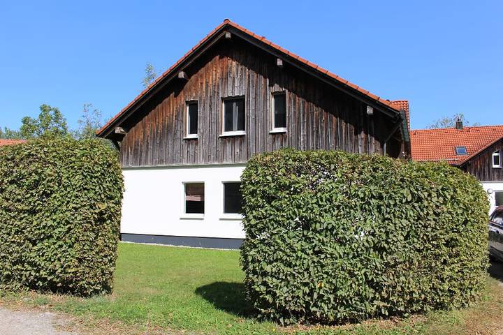 Ganze Wohnung, Ferienwohnung Wild West - Gemütliche Ferienwohnung (65qm) im Wild West Stil mit Terrasse in Eging am See, Ostbayern