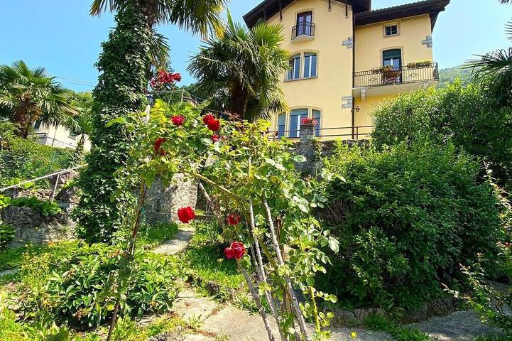 Room in Villa, with private bathroom and kitchen use. in Perledo, Commune de Perledo