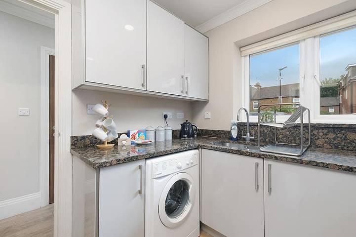 Holiday rental for 9 people, with garden in Slough