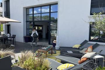 Gîte pour 14 personnes, avec terrasse à Lacaune