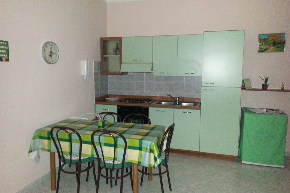 Apartamento entero, Apartamento cerca del mar  cucina verde in Marina di Camerota, Camerota