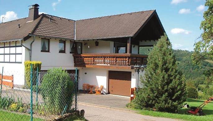 Ferienhaus für 8 Personen, mit Terrasse und Garten in Simmerath