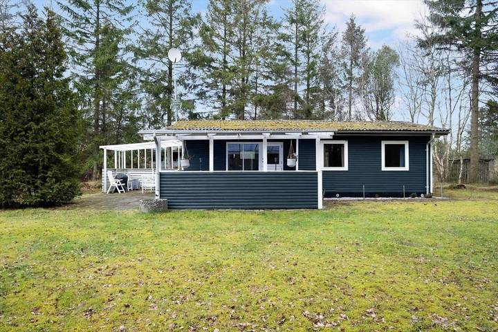 Ferieudlejning for 4 personer, med Terrasse i Helberskov