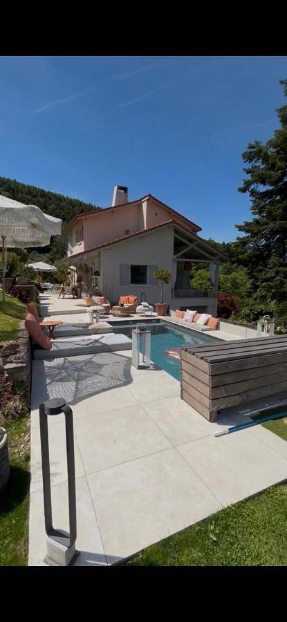 Appartement de vacances entier, Double Room with Private Bathroom in La Valla-en-Gier, Parc Naturel Régional du Pilat