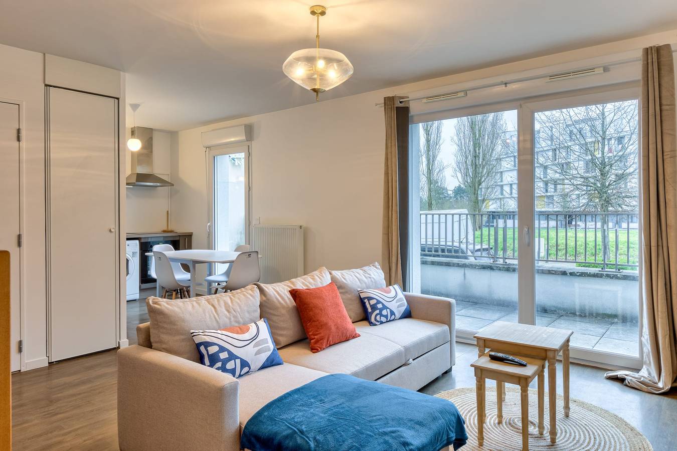 Appartement entier, Le Nicole, un appartement en duplex avec balcon et place de parking.  in Rouen, Région de Rouen