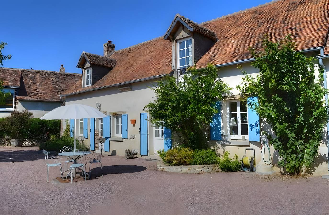 Gîte „15 Personen mit Pool“ mit Gemeinschaftspool, privater Terrasse und Wlan in Dame-Marie-les-Bois, Tours und Umgebung