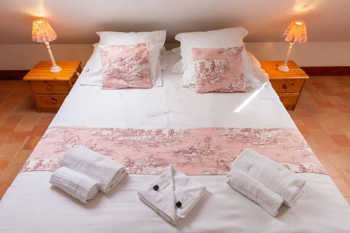 Gîte pour 2 personnes, avec sauna ainsi que jacuzzi et bassin pour enfant à Quimper