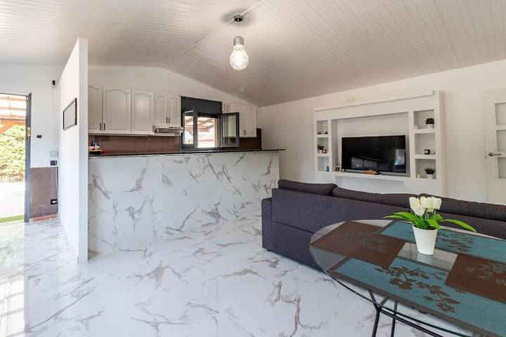 Casa rural para 8 personas, con Terraza y Jardín además de Piscina y Vistas en Bescanó - 3