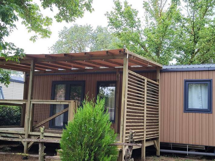 Camping Le Val de Cesse - Mobilheim 4 personen - Premium 30m² - 2 Schlafzimmer - Tv - Geschirrspüler - Klimaanlage - Terrasse in Mirepeisset, Mittelmeerküste (Frankreich)