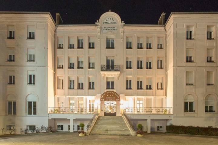 Hôtel pour 2 personnes, avec vue ainsi que piscine et jardin, animaux acceptés