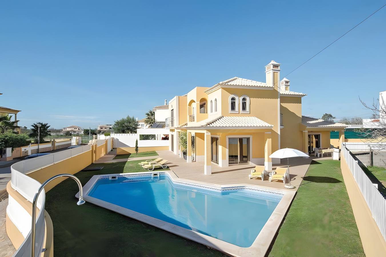 V4 com Piscina Privativa em Localização Tranquila in Guia, Distrito de Faro