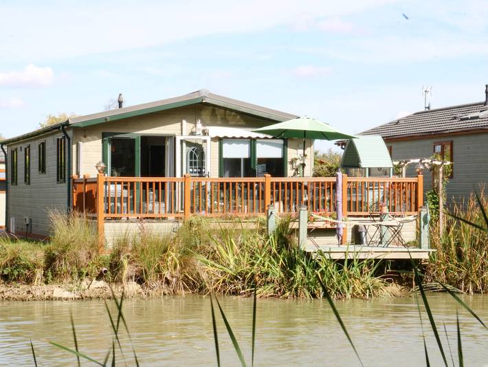 Patos y Nosotros in Marston, Lincolnshire