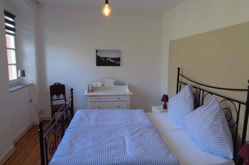 Ganze Wohnung, Ferienwohnung Altes Pfarrhaus mit Flair und Jufferblick in Brauneberg, Bernkastel-Kues & Umgebung