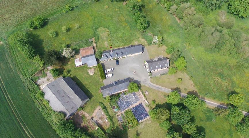 Gîte pour 12 personnes, avec terrasse et jardin, animaux acceptés dans Mayenne
