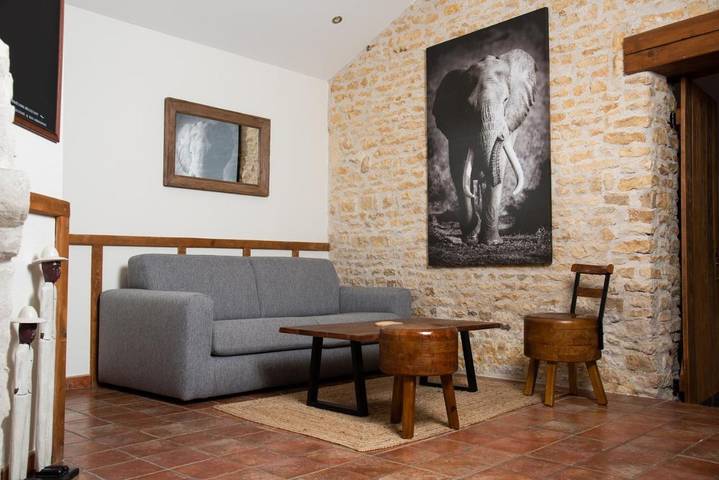 Location de vacances pour 4 personnes, avec jardin et vue à Sainte-Gemme-la-Plaine