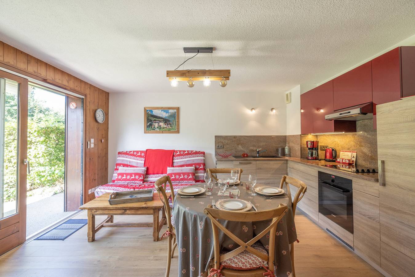 Entire apartment, Apartment 'Chalets Du Grand Massif - Immoclean' with Mountain View in Samoëns, Bonneville region