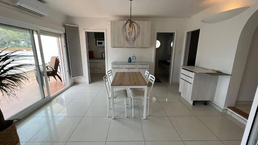 Gîte pour 6 personnes, avec terrasse dans Platja De Canyelles Petites - 3