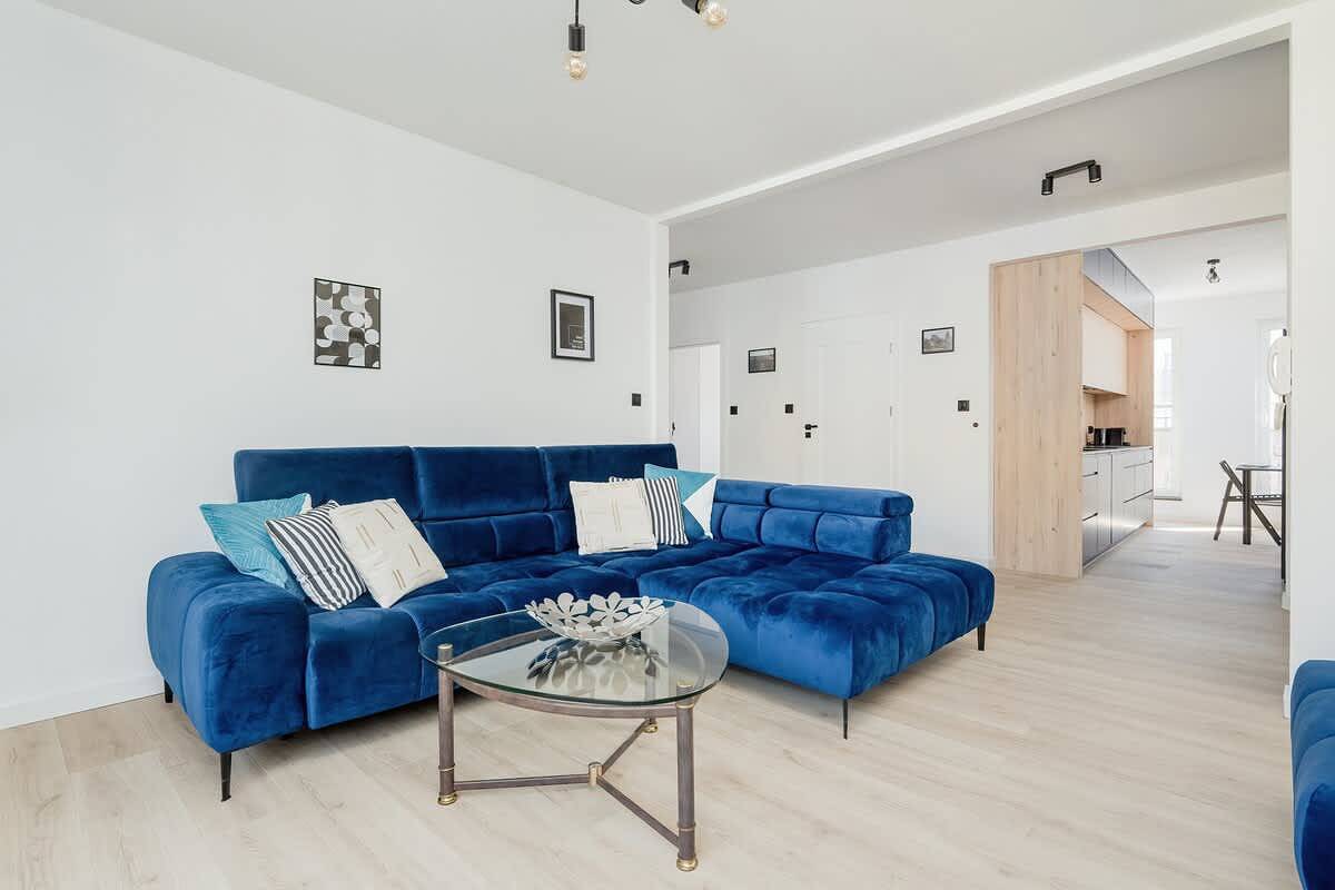 Entire apartment, Spacious Apartment with 2 Bedrooms | Balcony | Parking. in Wrocław, Lower Silesia
