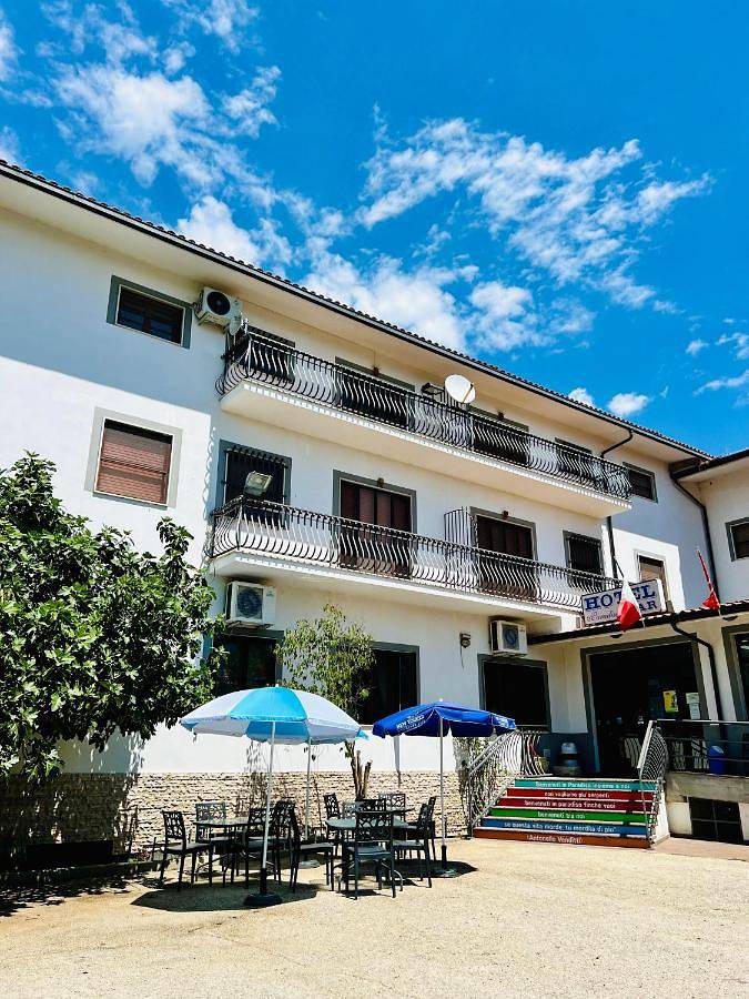 Hotel per 2 persone, con giardino e terrazza in Celano