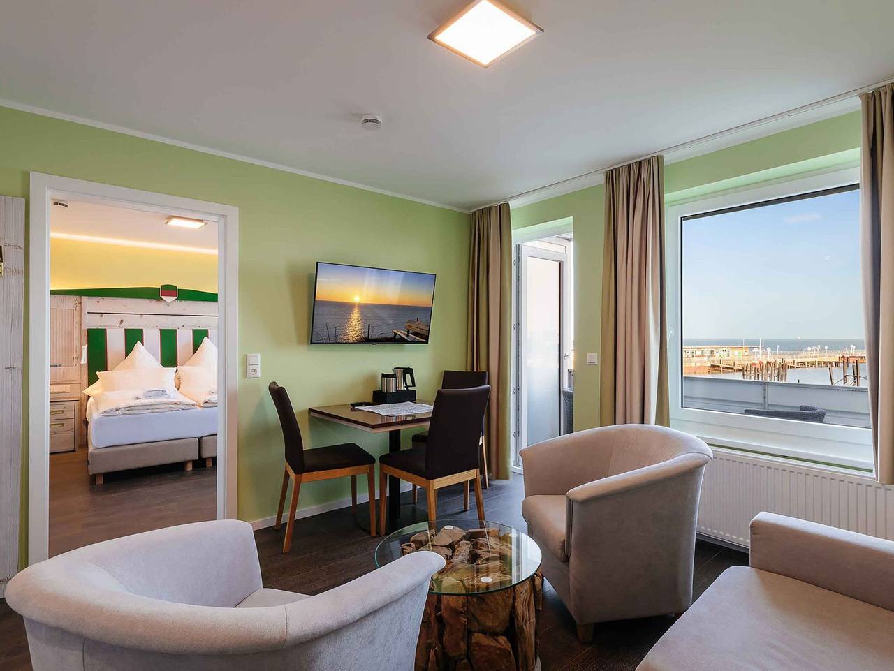 Ganze Ferienwohnung, Insulaner Ferienwohnungen - Wohnung zur Seeseite mit 2 Balkonen in Helgoland