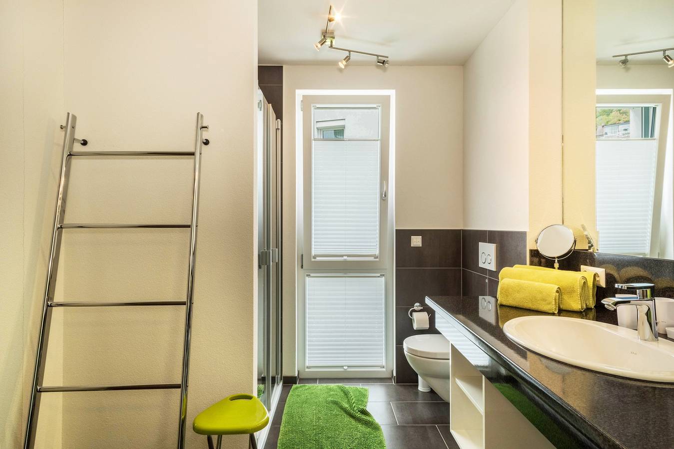 Vakantiewoning 'Orchidee' met groot terras en uitzicht op de bloementuin, foto 13