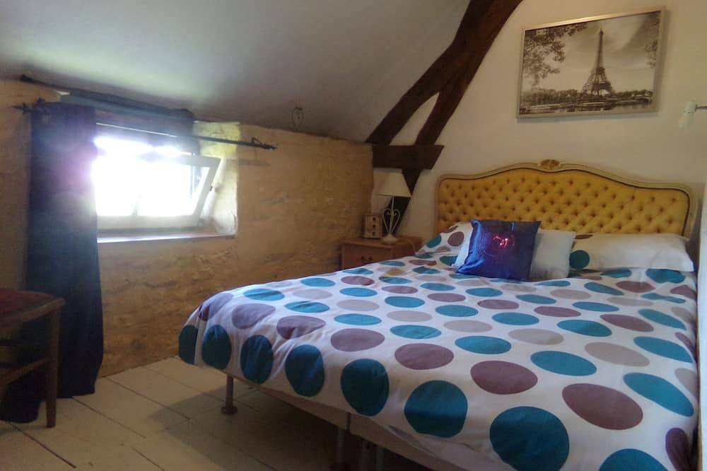 Jolie maison vallée de la Dordogne,piscine chauffée 8 personnes (7 adultes max) in Nadaillac-de-Rouge, Quercy