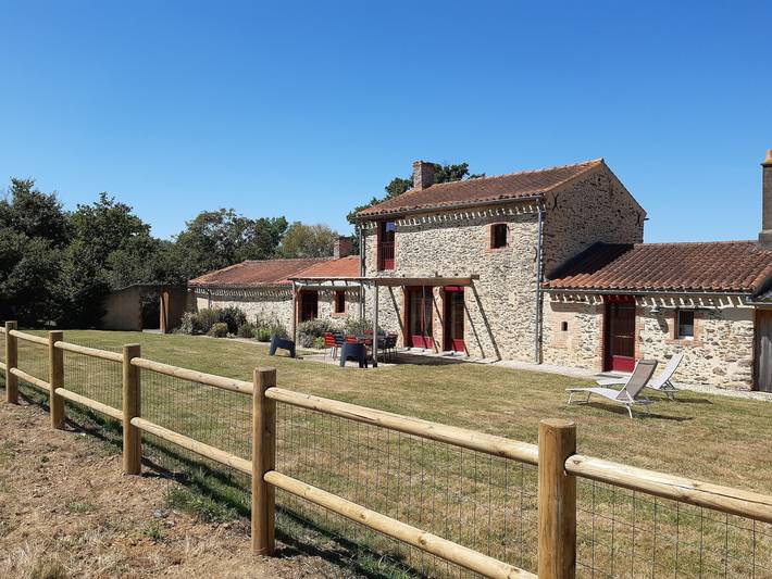 Gîte pour 7 personnes, avec piscine et jardin, animaux acceptés à Falleron