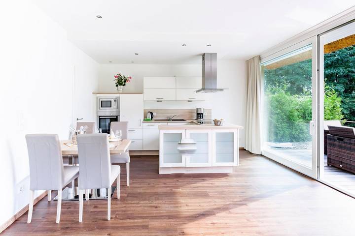 Ferienwohnung für 3 Personen, mit Ausblick und Garten sowie Seeblick und Sauna, mit Haustier in Bad Zwischenahn - 2