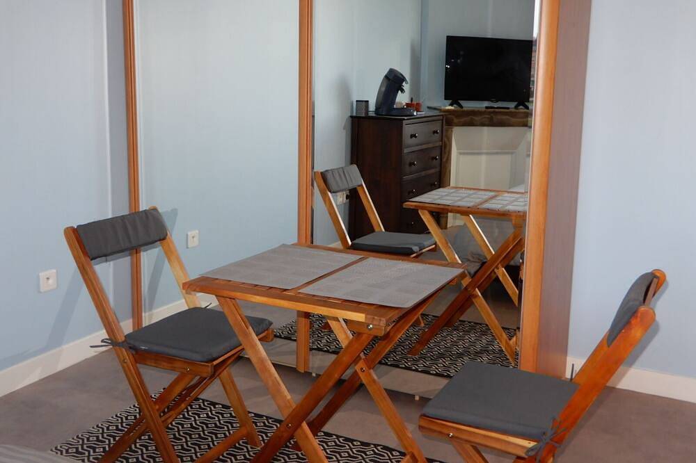 Caprices De Plage Chambre grand lit double, balnéo, beau balcon, vue 300 m plage in Mers-les-Bains, Région d'Abbeville