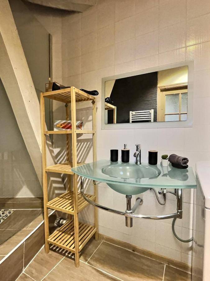 Appartement entier, La tour du château in Chaintré, Région de Mâcon
