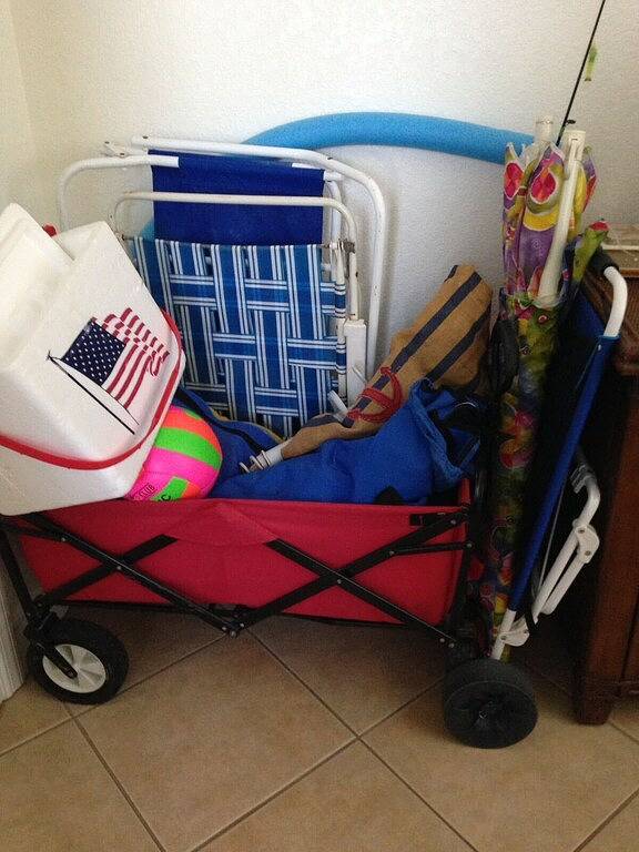 Vacation rental for 4 people, with terrace and pool as well as yard in Treasure Island