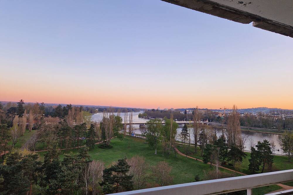 Entire apartment, F2 Avec Superbe Vue, Idéal Curiste in Bellerive-sur-Allier, Vichy region