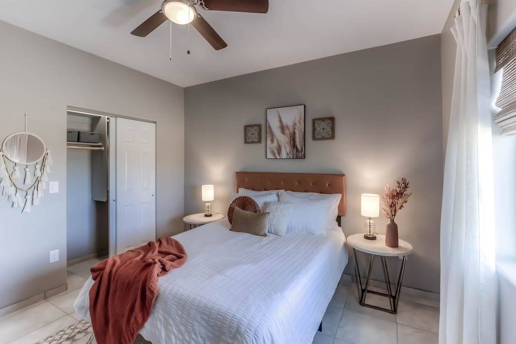 New 3 Br home in immaculate condition, mountain views just outside of Tucson in Pima County