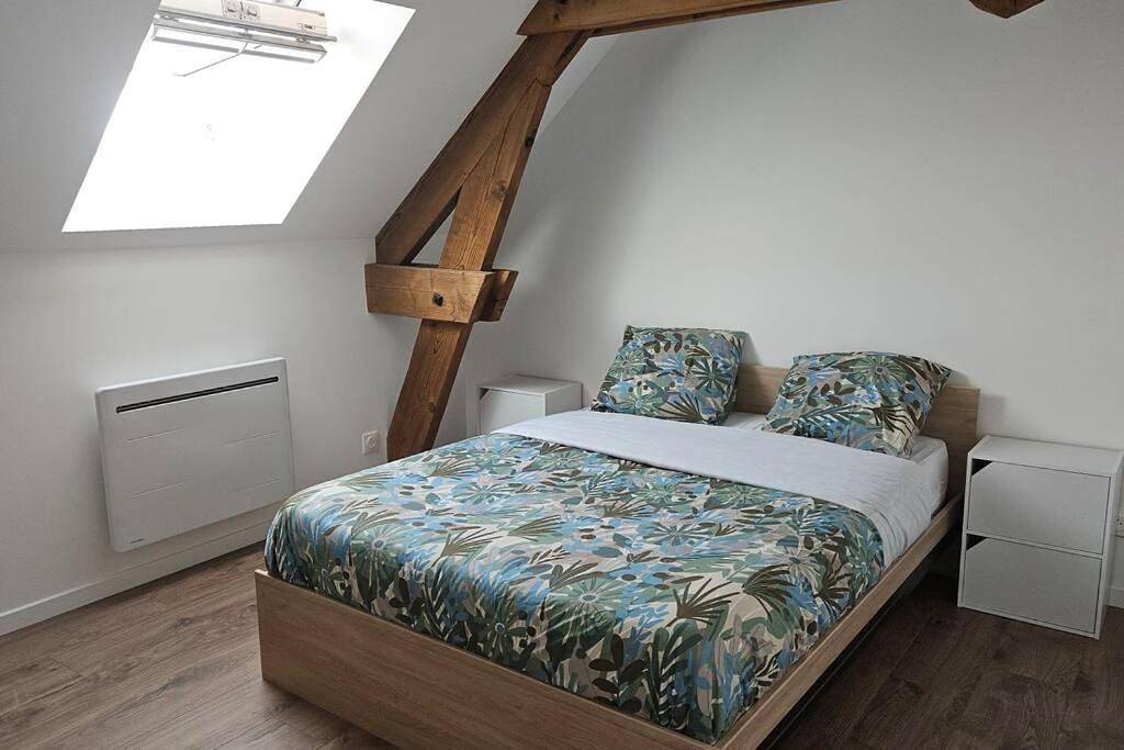 Appartement entier, Two-Bedroom Apartment in Villers-Carbonnel, Région de Péronne