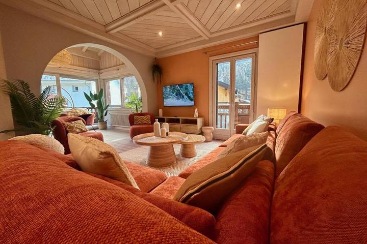 Chalet pour 10 personnes, avec Balcon et Terrasse ainsi que Jardin et Sauna à Brides-les-Bains