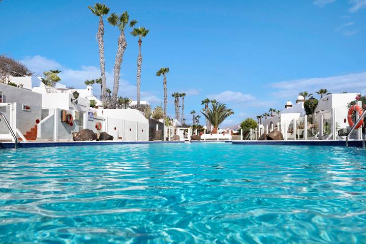 Ganze Wohnung, Fereienwohnung "Puerto Chico Q" mit Meerblick, Pool, Terrasse, Klimaanlage und WLAN in Playa Blanca, Yaiza