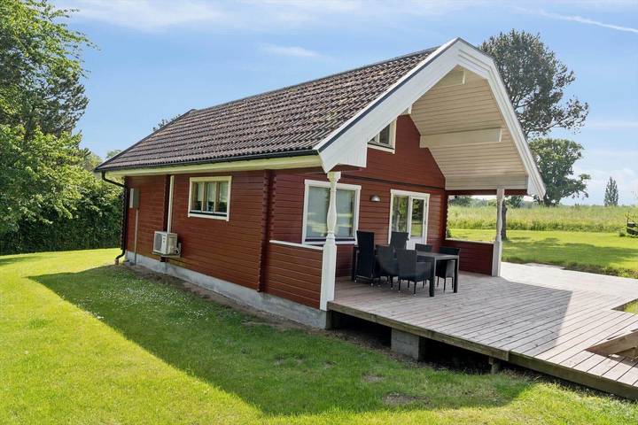 Ferieudlejning for 4 personer, med terrasse i Præstø