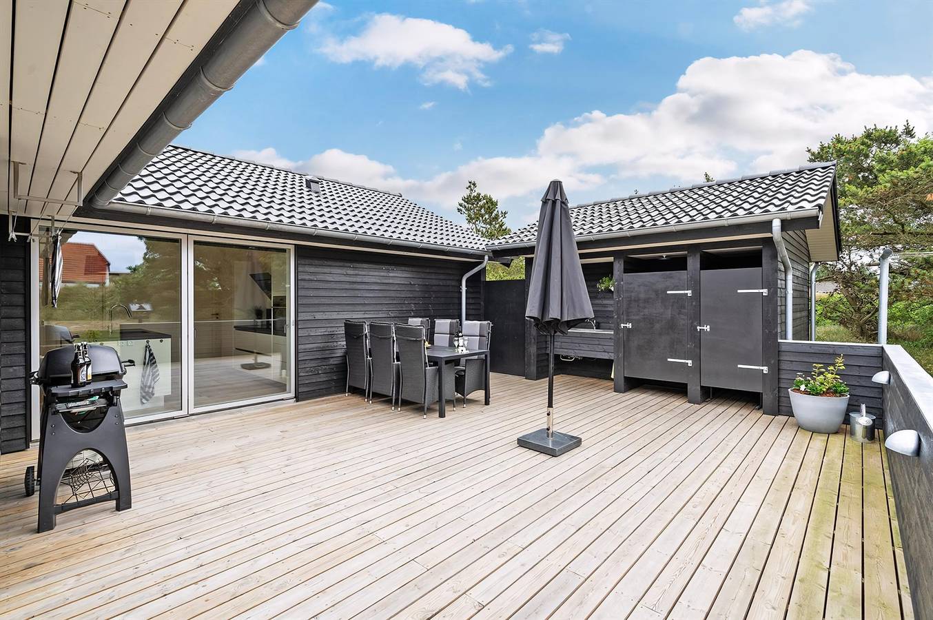 Stunning home in Blåvand w/ Sauna, Wifi and 4 Bedrooms in Blavand, Varde