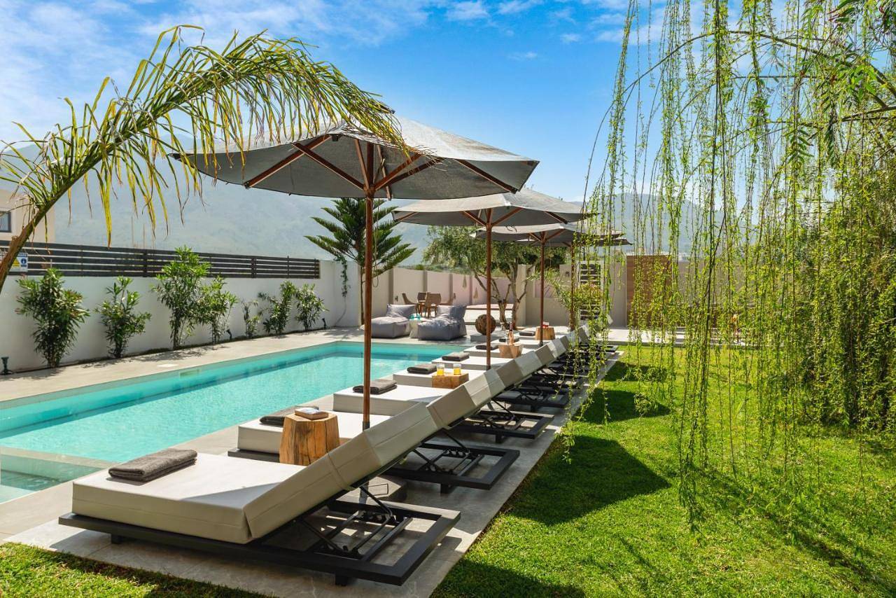 Appartement entier, Hypnosis Beachside Villa with Private Heated Pool in Région de la Canée