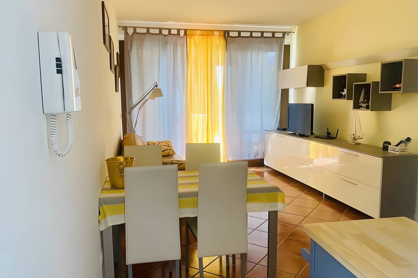 Ganze Wohnung, Charmantes Apartment nur 100 m vom Gardasee entfernt in Pai (Gardasee), Gardasee-Berge