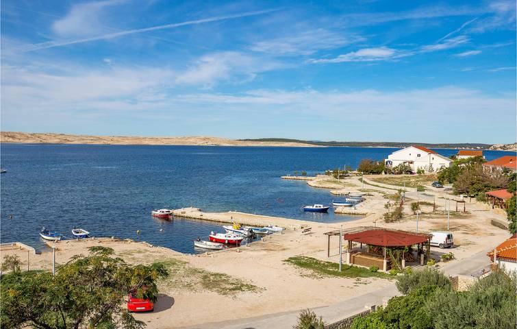 Appartement de vacances entier, Appartement confortable avec vue sur la mer, terrasse, barbecue et Wi-Fi, à 1 km de la plage in Kustići, Pag