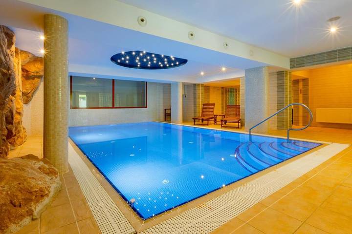 Hotel dla 3 osób, z Taras i Ogród oraz Basen i Sauna w Náchod