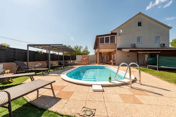 Villa für 10 Personen, mit Terrasse und Garten in Dalmatien - 2