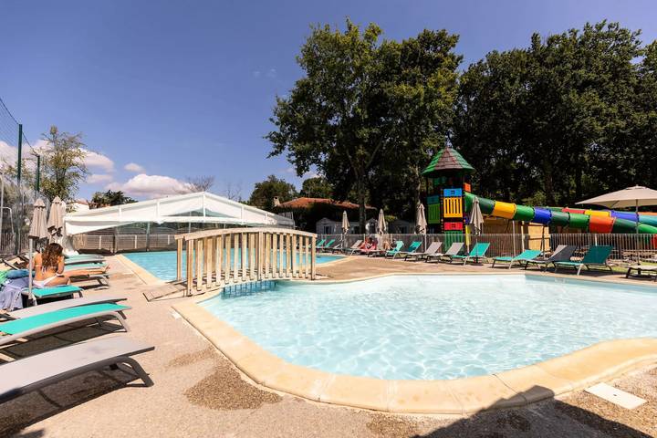 Mobil home pour 2 personnes, avec Piscine à Saint-Sulpice-de-Royan
